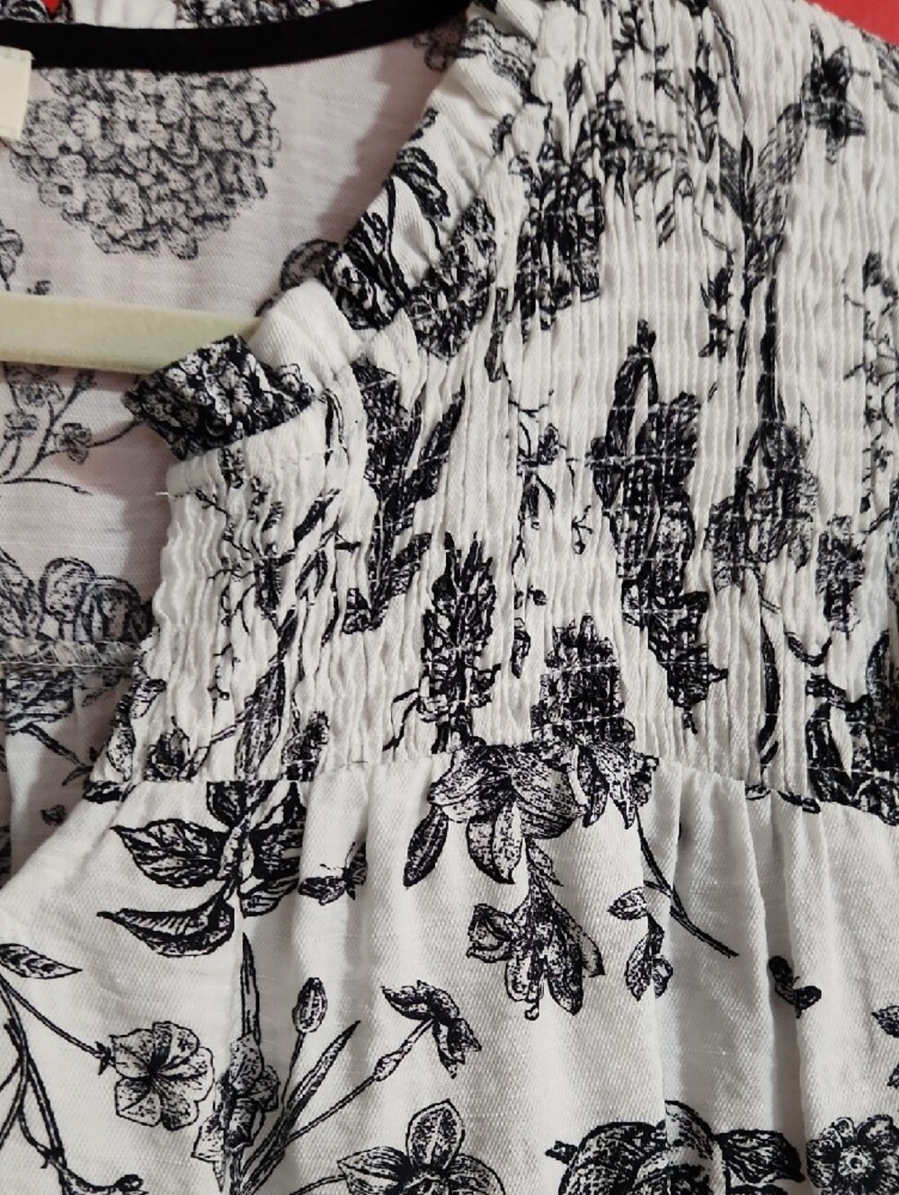 XL Umgee Black & White Floral Smocked Flutter Sleeve Blouse - Picture 5 of 5